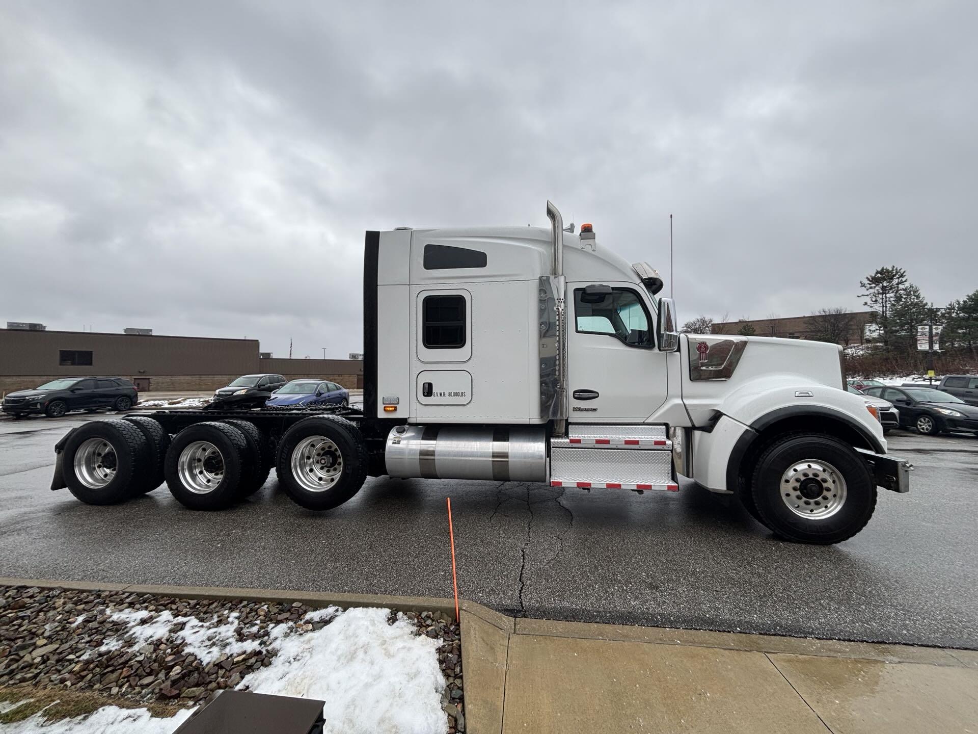 2024 Kenworth W990 - image 4
