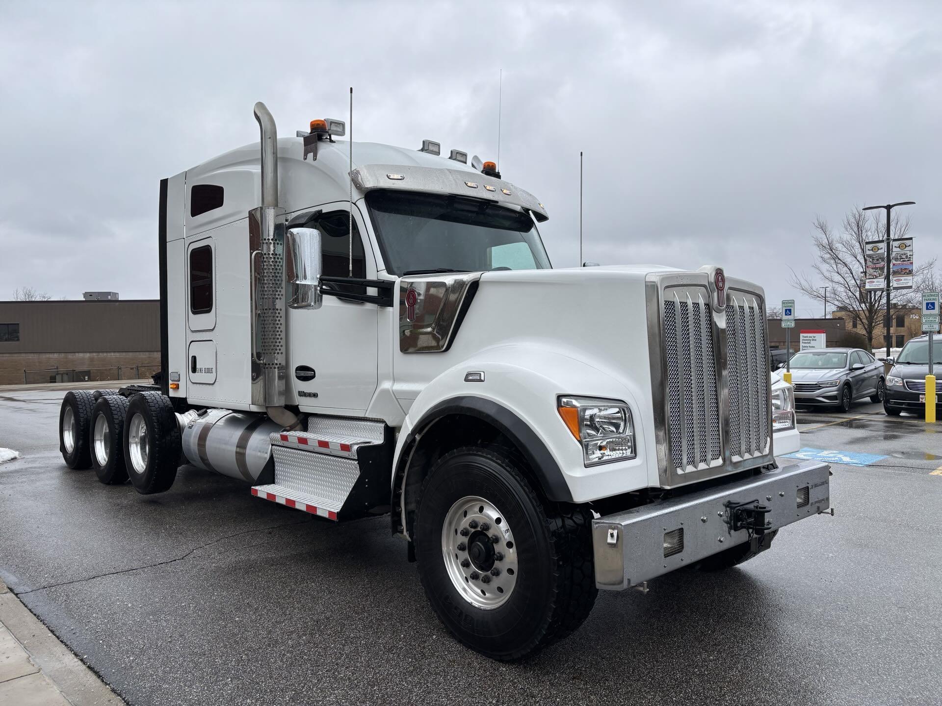 2024 Kenworth W990 - image 3