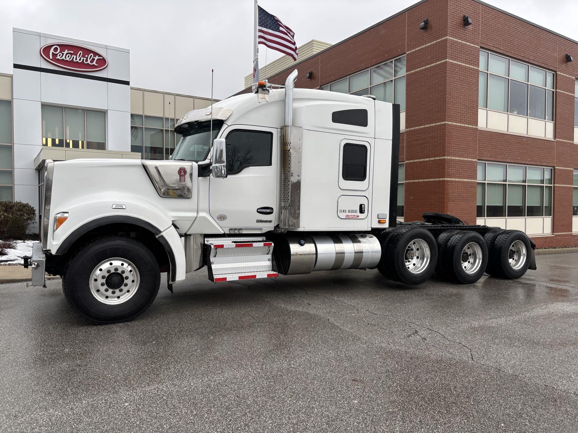 2024 Kenworth W990