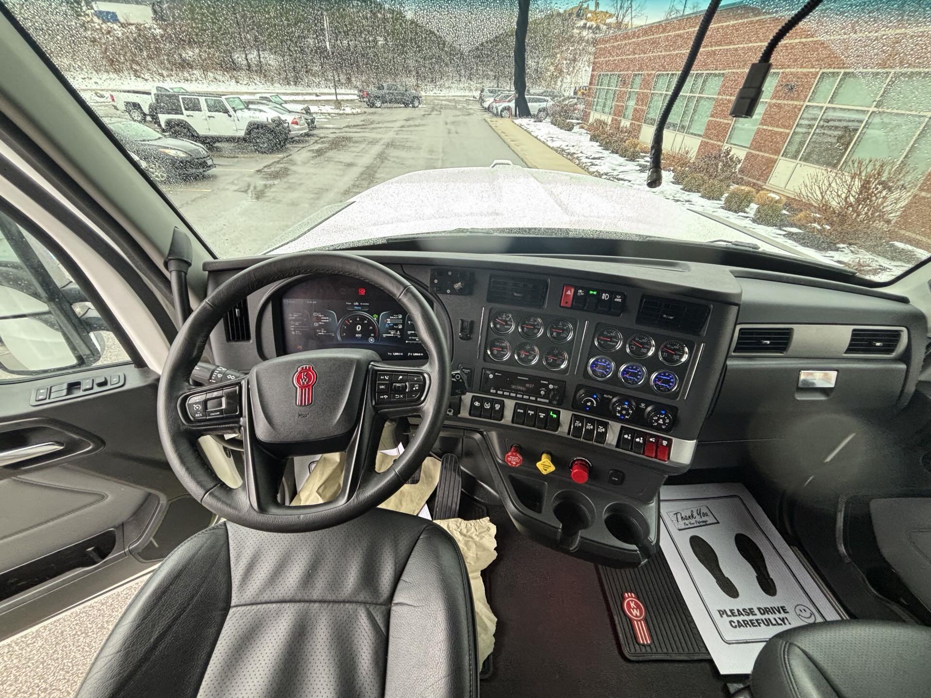 2024 Kenworth W990 - image 9