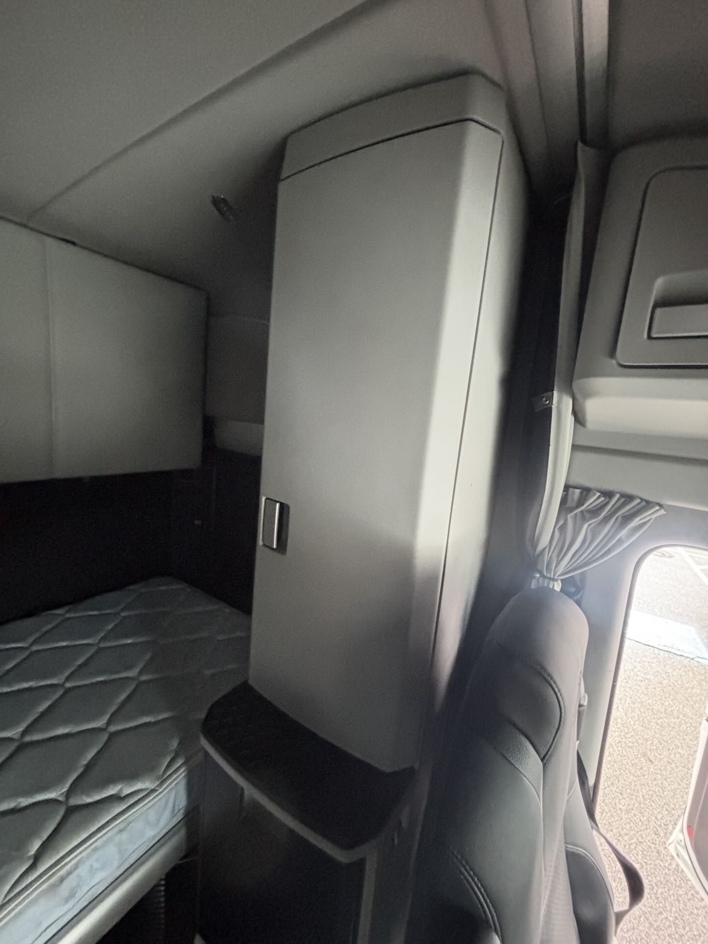 2024 Kenworth W990 - image 13