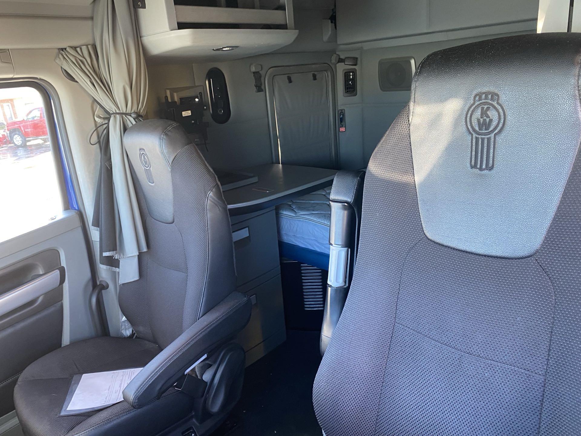 2021 Kenworth T680 - image 12