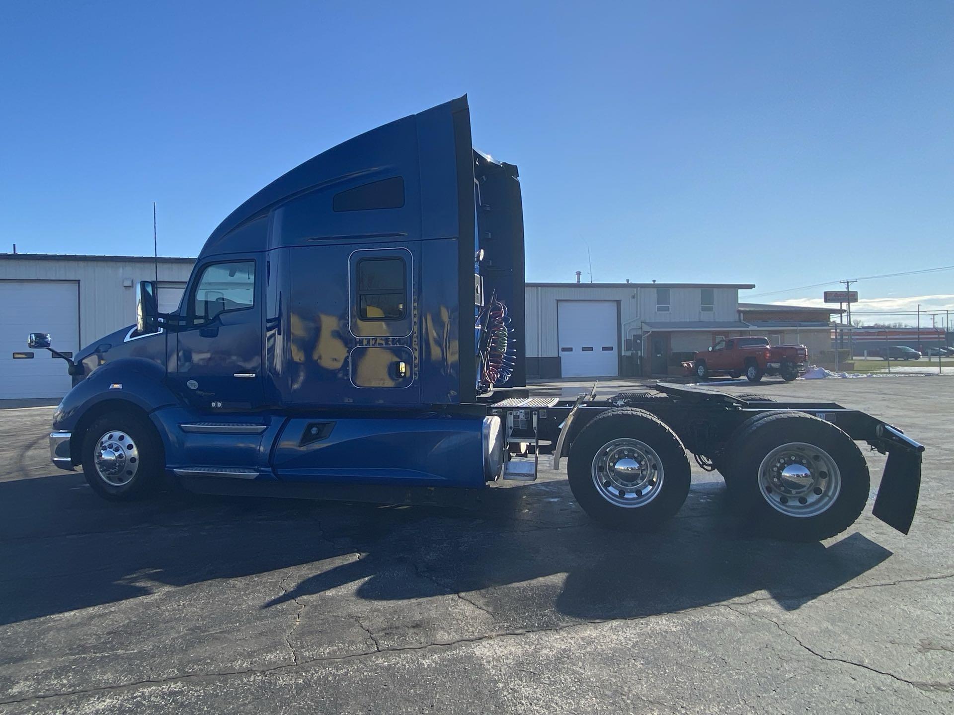 2021 Kenworth T680 - image 4