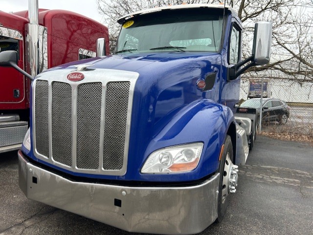 2021 Peterbilt 579 - image 3
