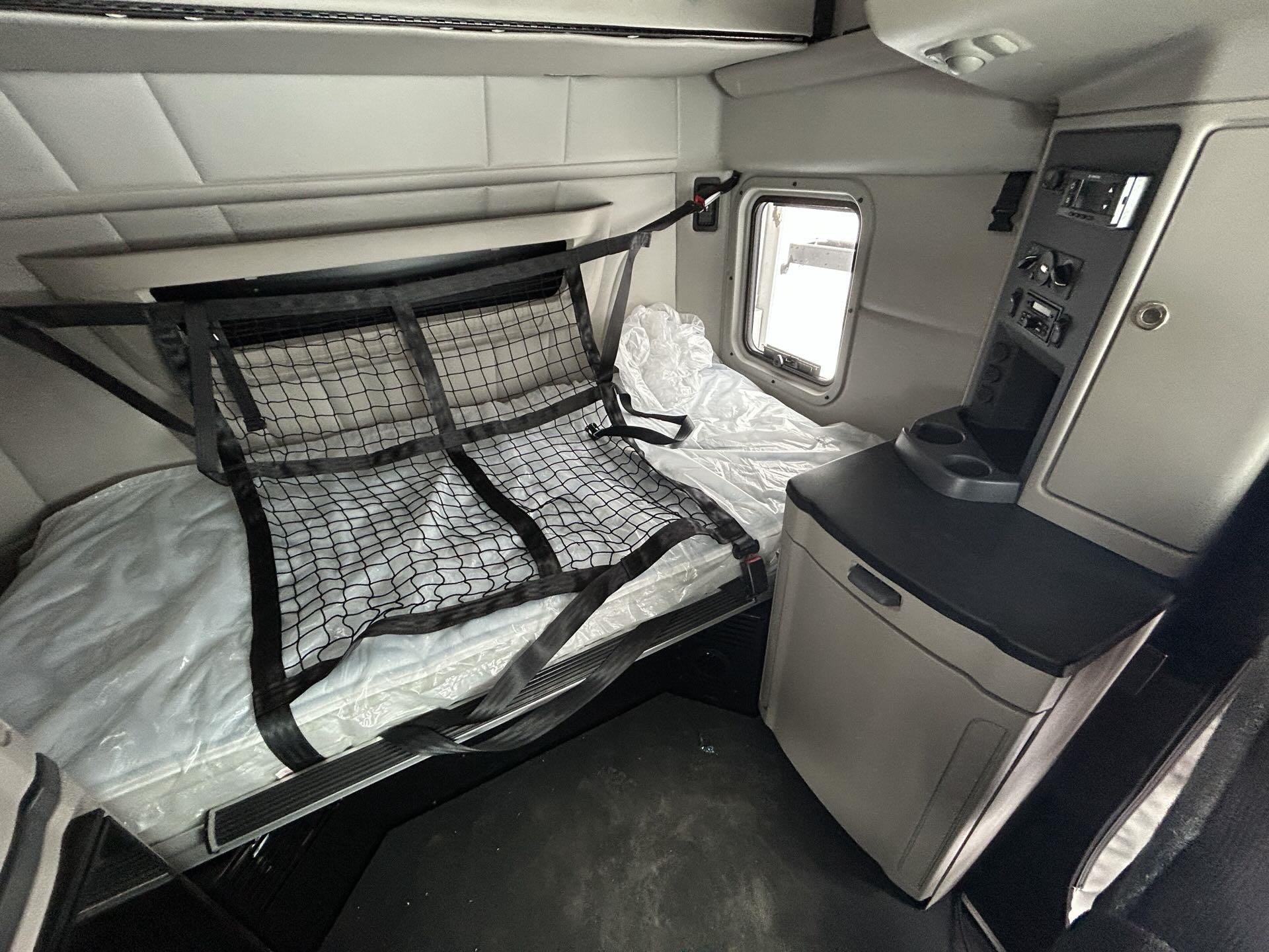 2026 Peterbilt 579 - image 5