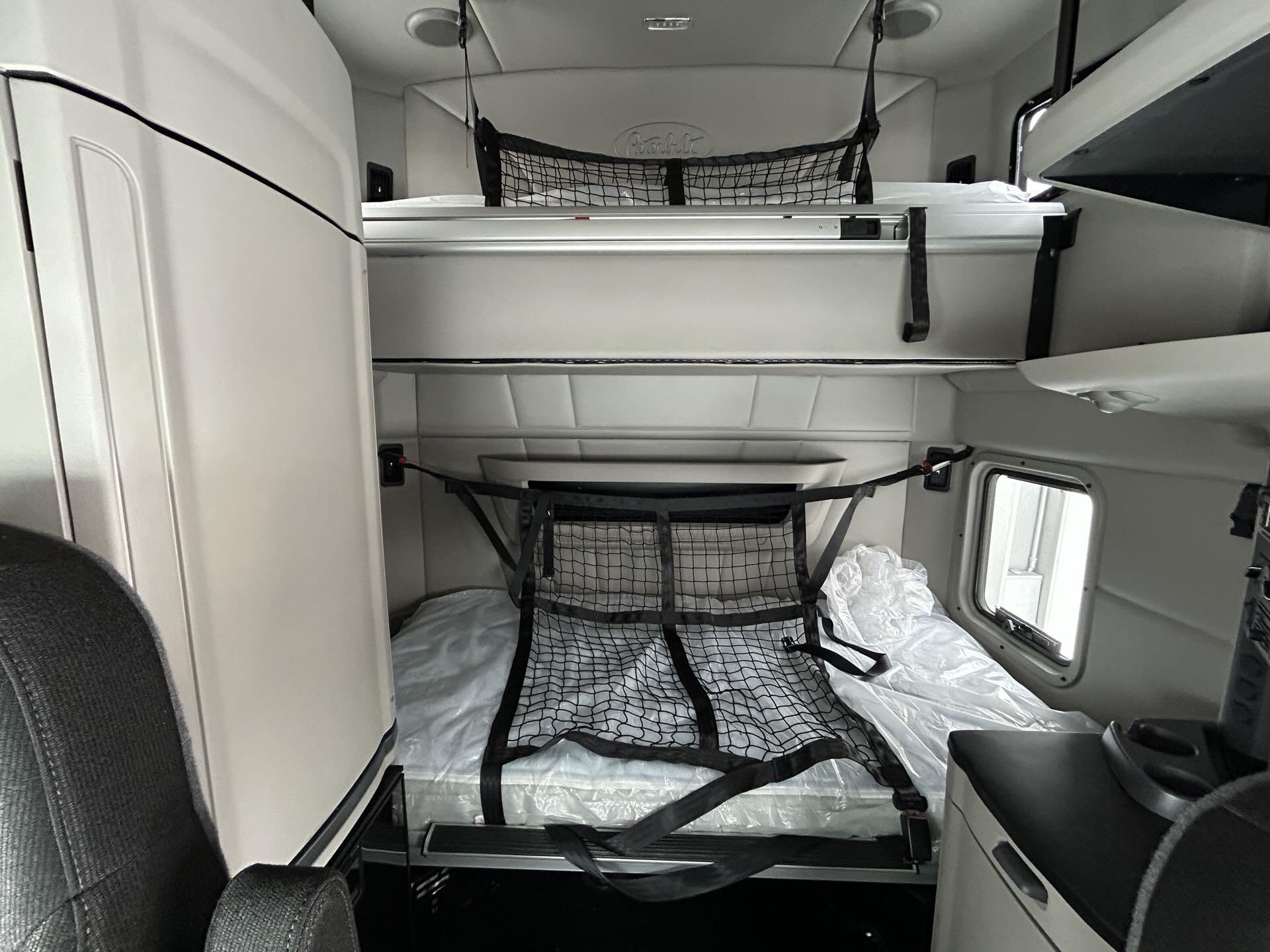 2026 Peterbilt 579 - image 9