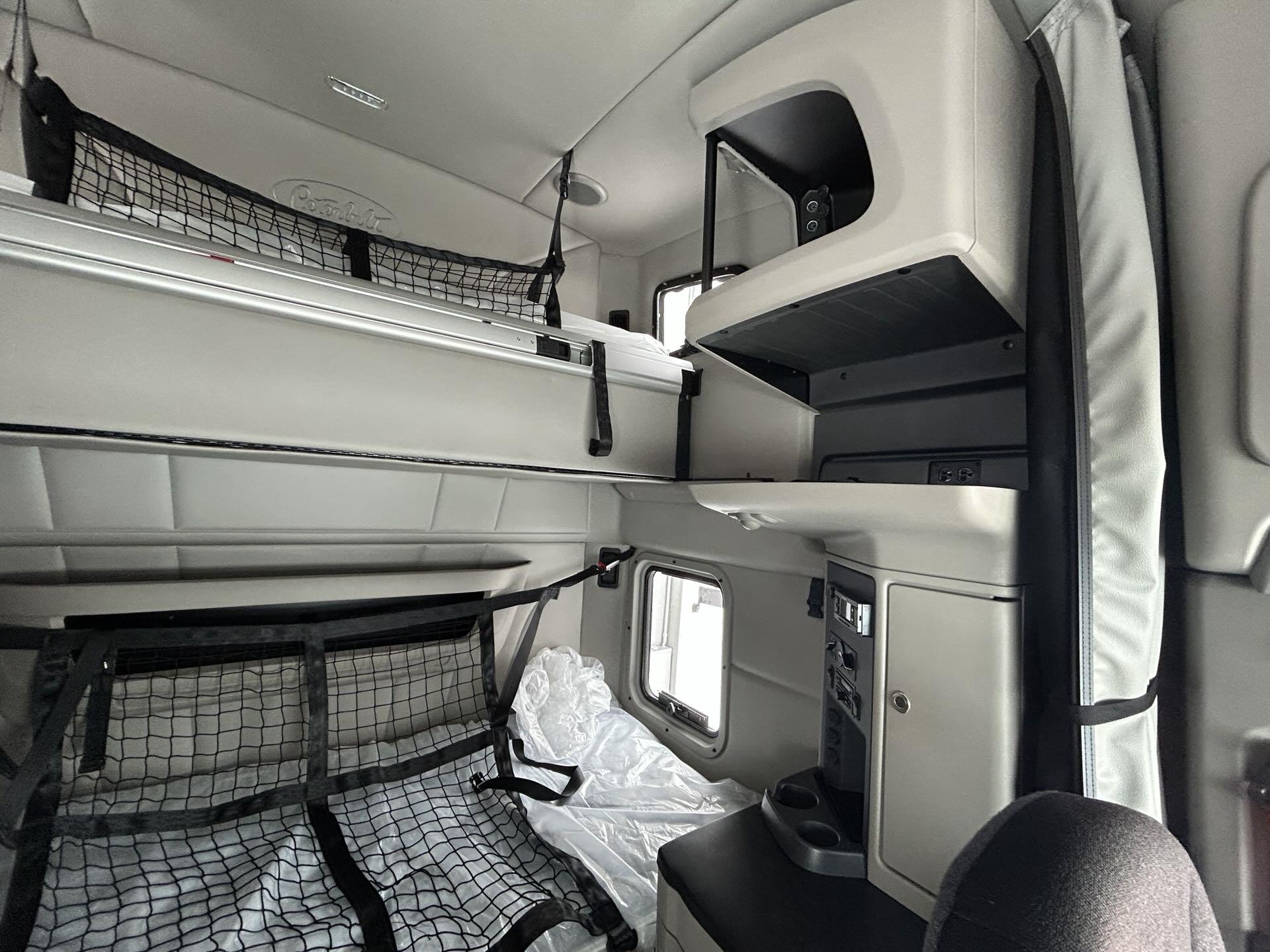 2026 Peterbilt 579 - image 7