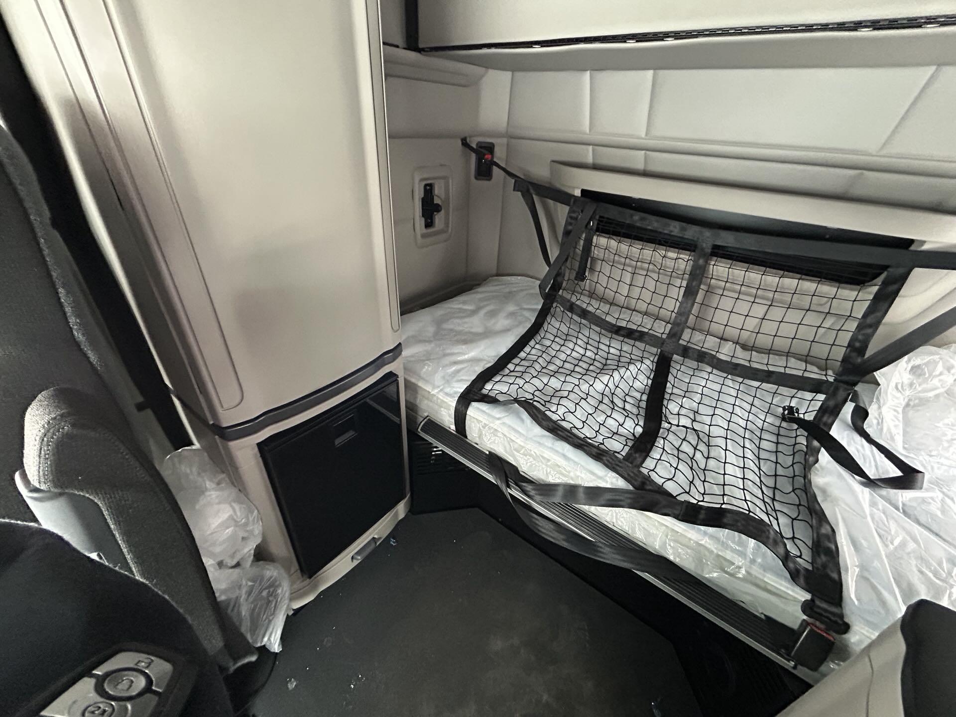 2026 Peterbilt 579 - image 6