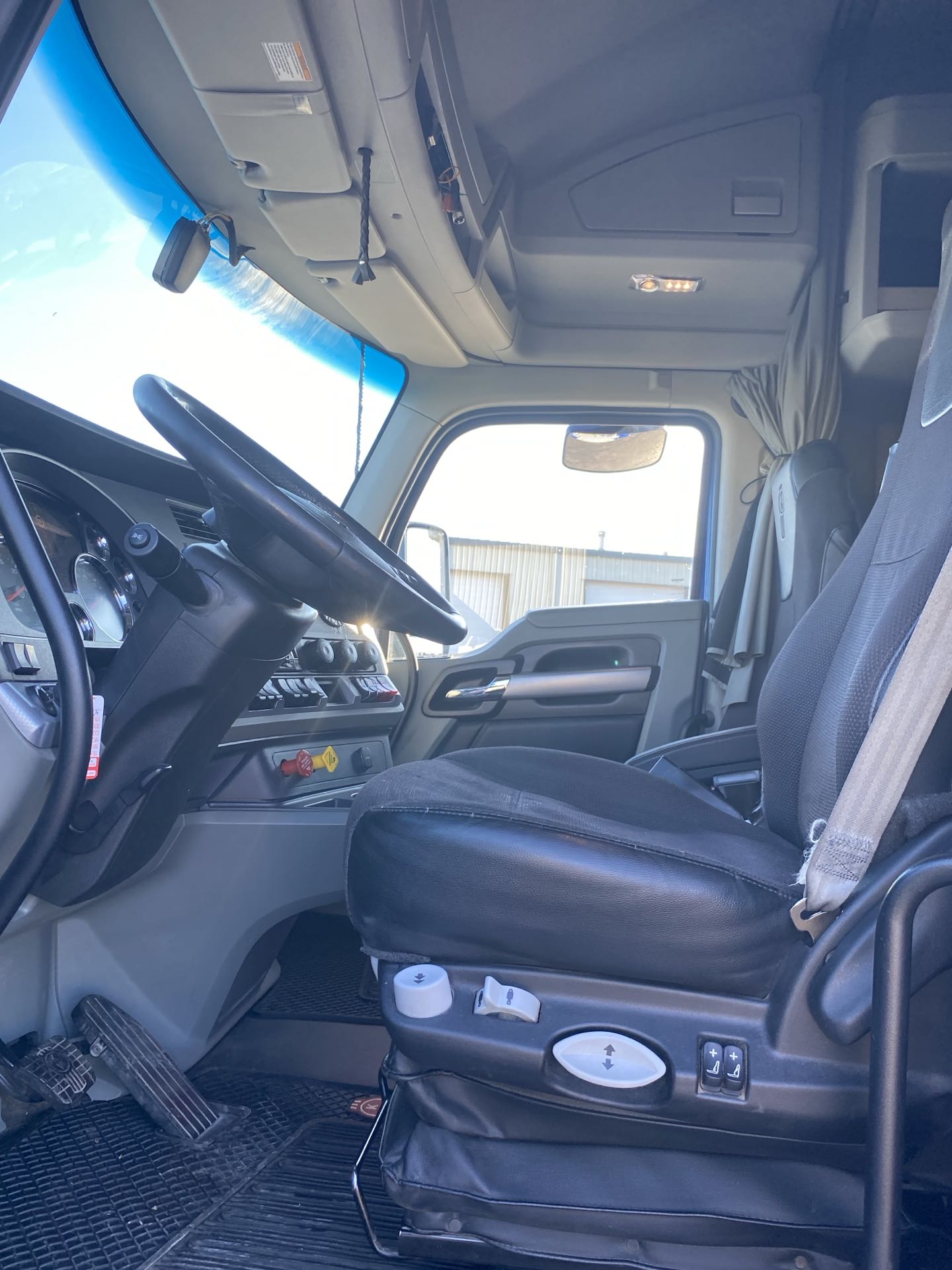 2021 Kenworth T680 - image 10