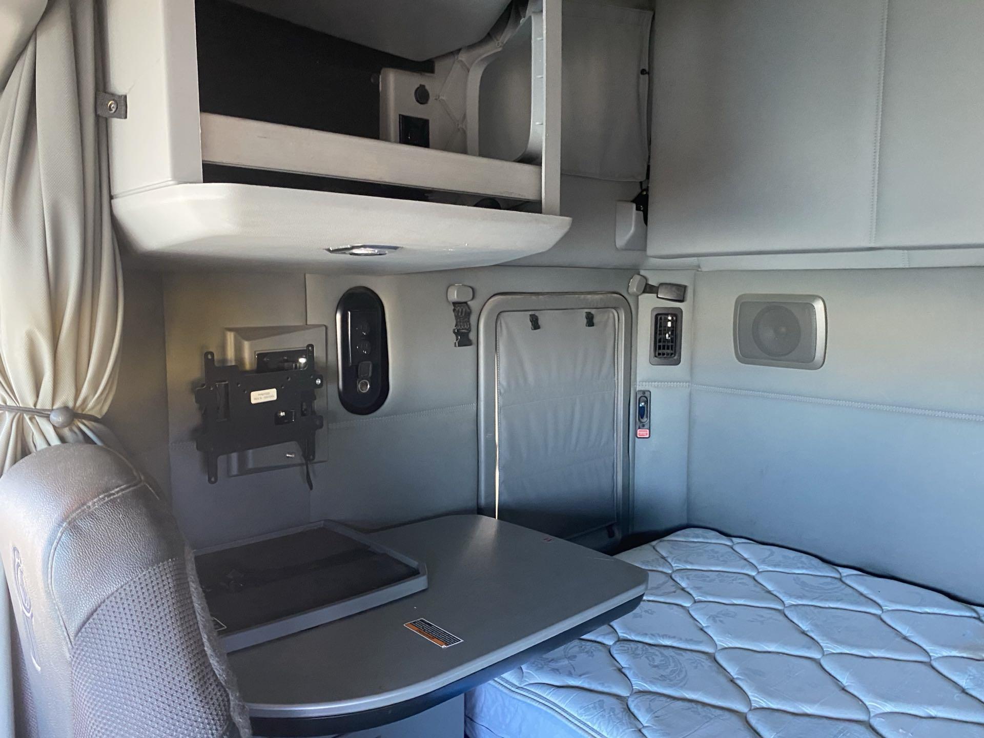 2021 Kenworth T680 - image 13