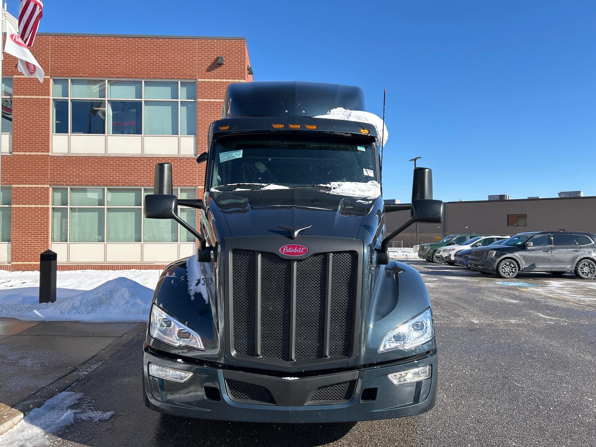 2026 Peterbilt 579 - image 3