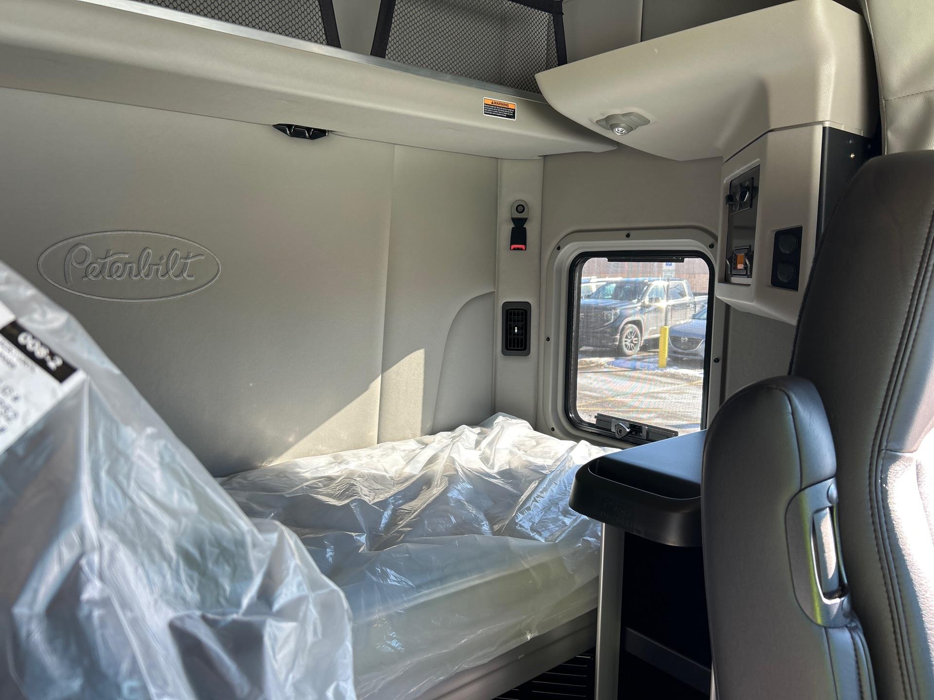 2026 Peterbilt 579 - image 9