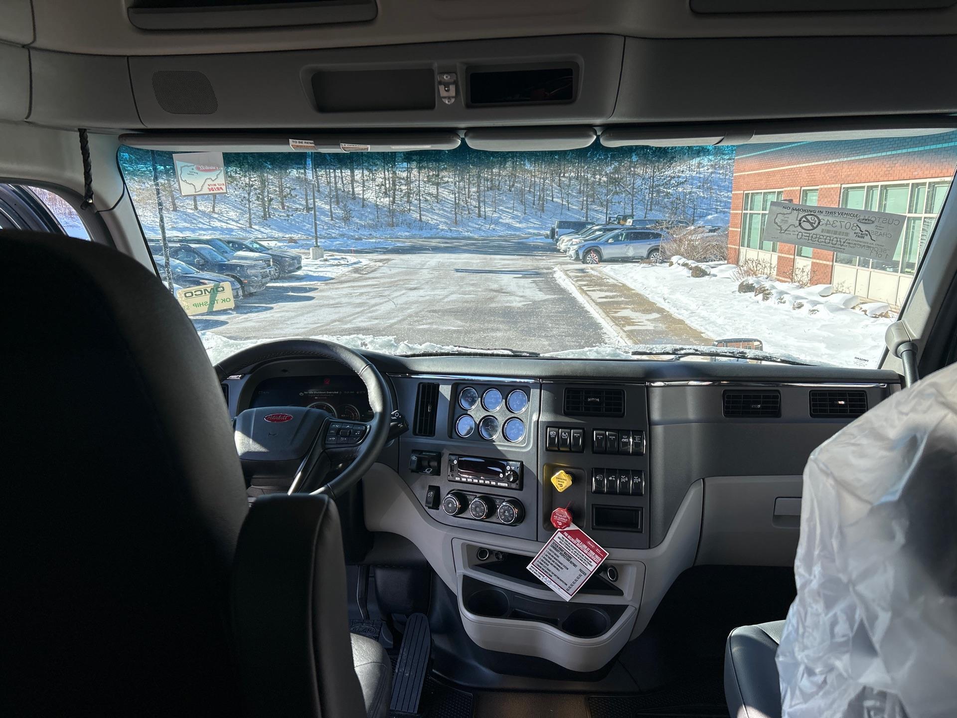 2026 Peterbilt 579 - image 10