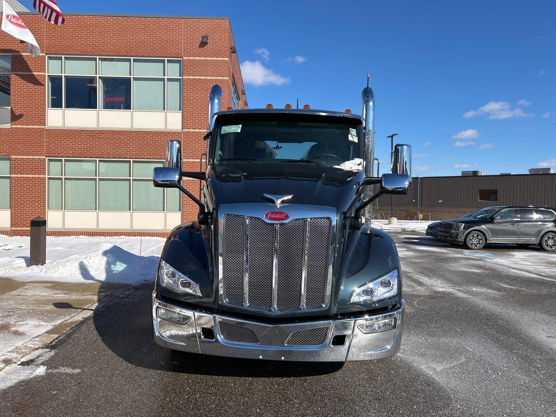 2026 Peterbilt 579 - image 2