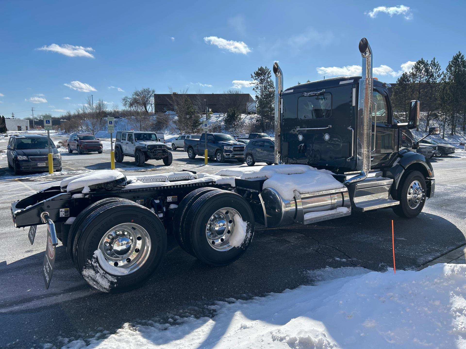 2026 Peterbilt 579 - image 5
