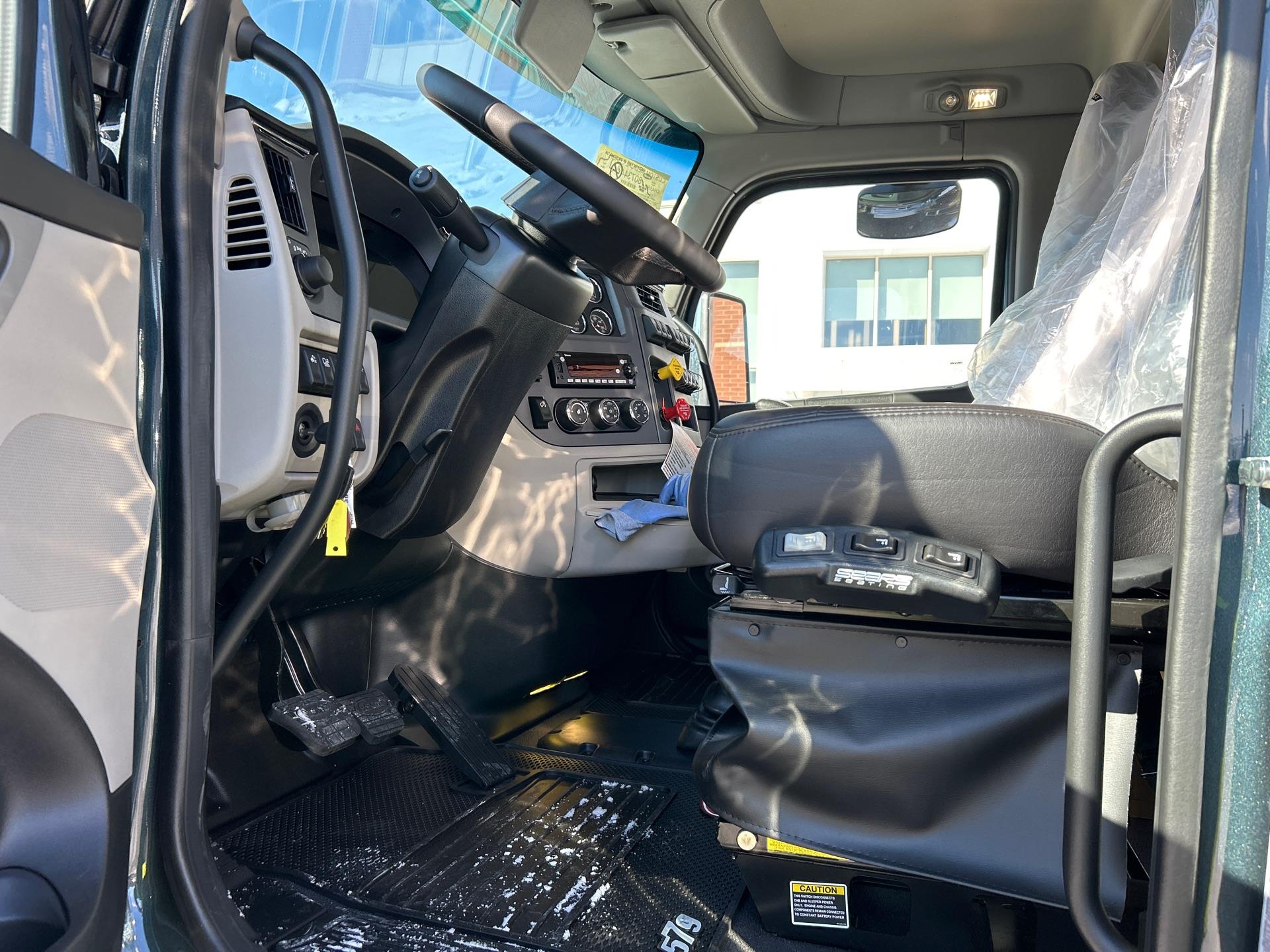 2026 Peterbilt 579 - image 9