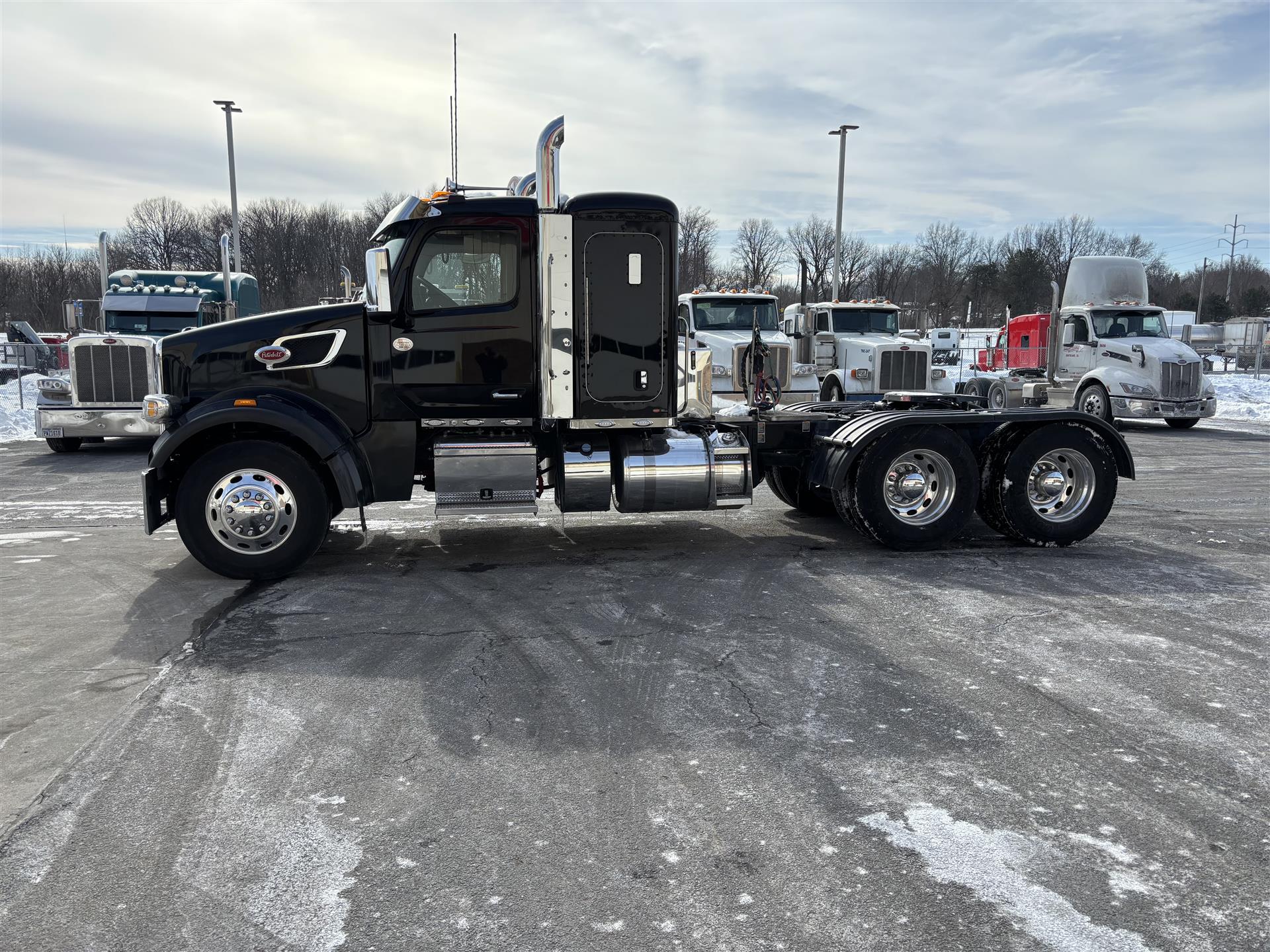 2025 Peterbilt 567