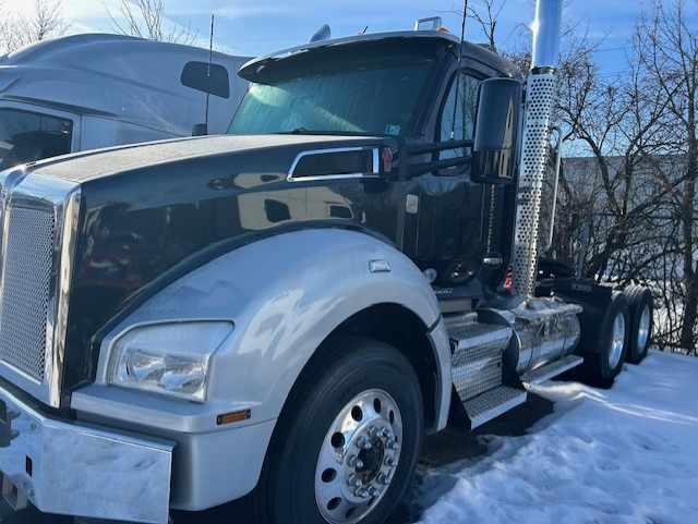 2021 Kenworth T880 - image 2