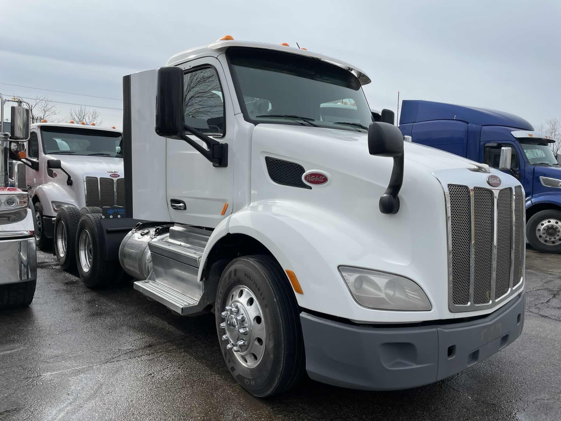 2019 Peterbilt 579 - image 2