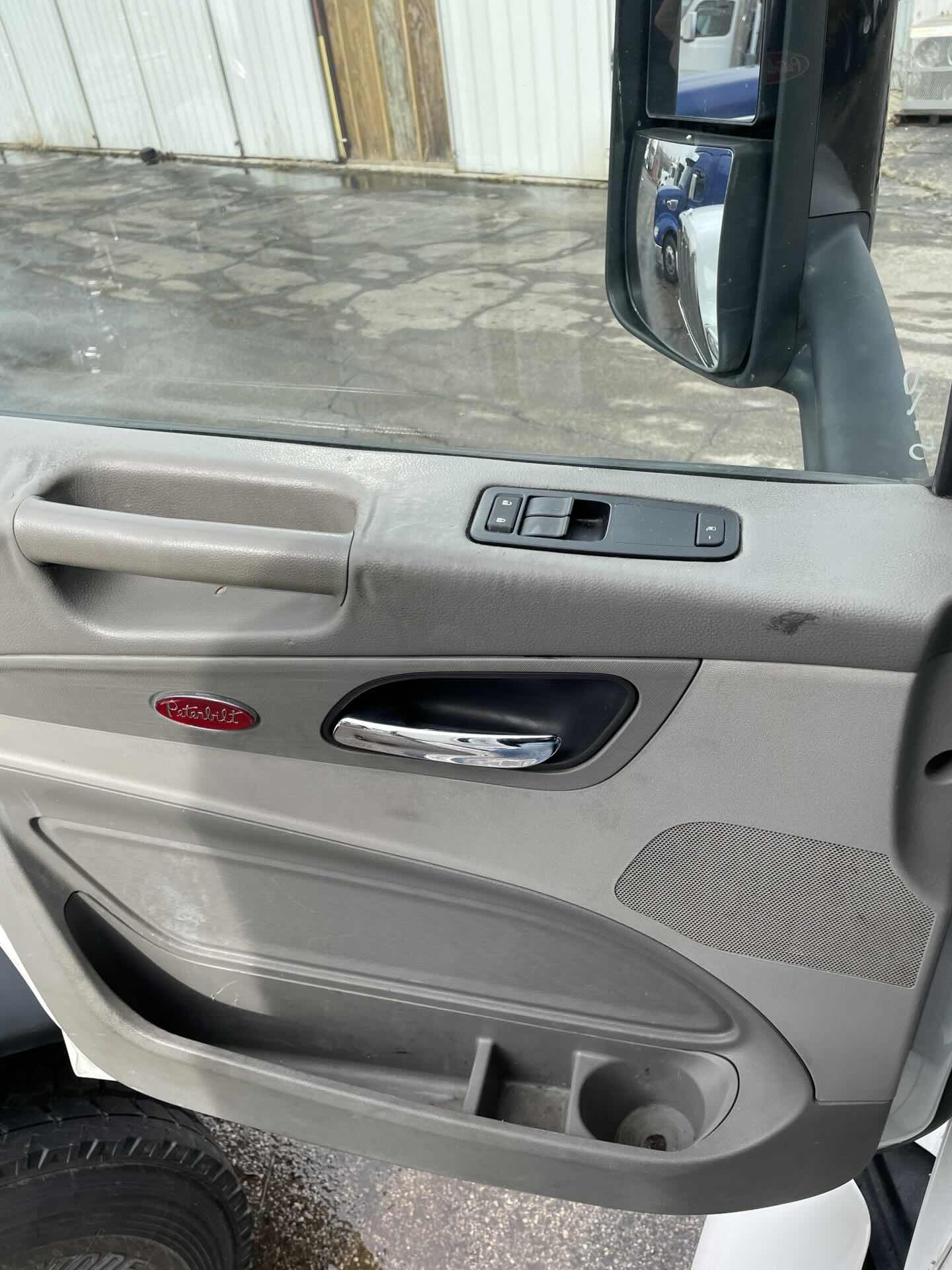 2019 Peterbilt 579 - image 17