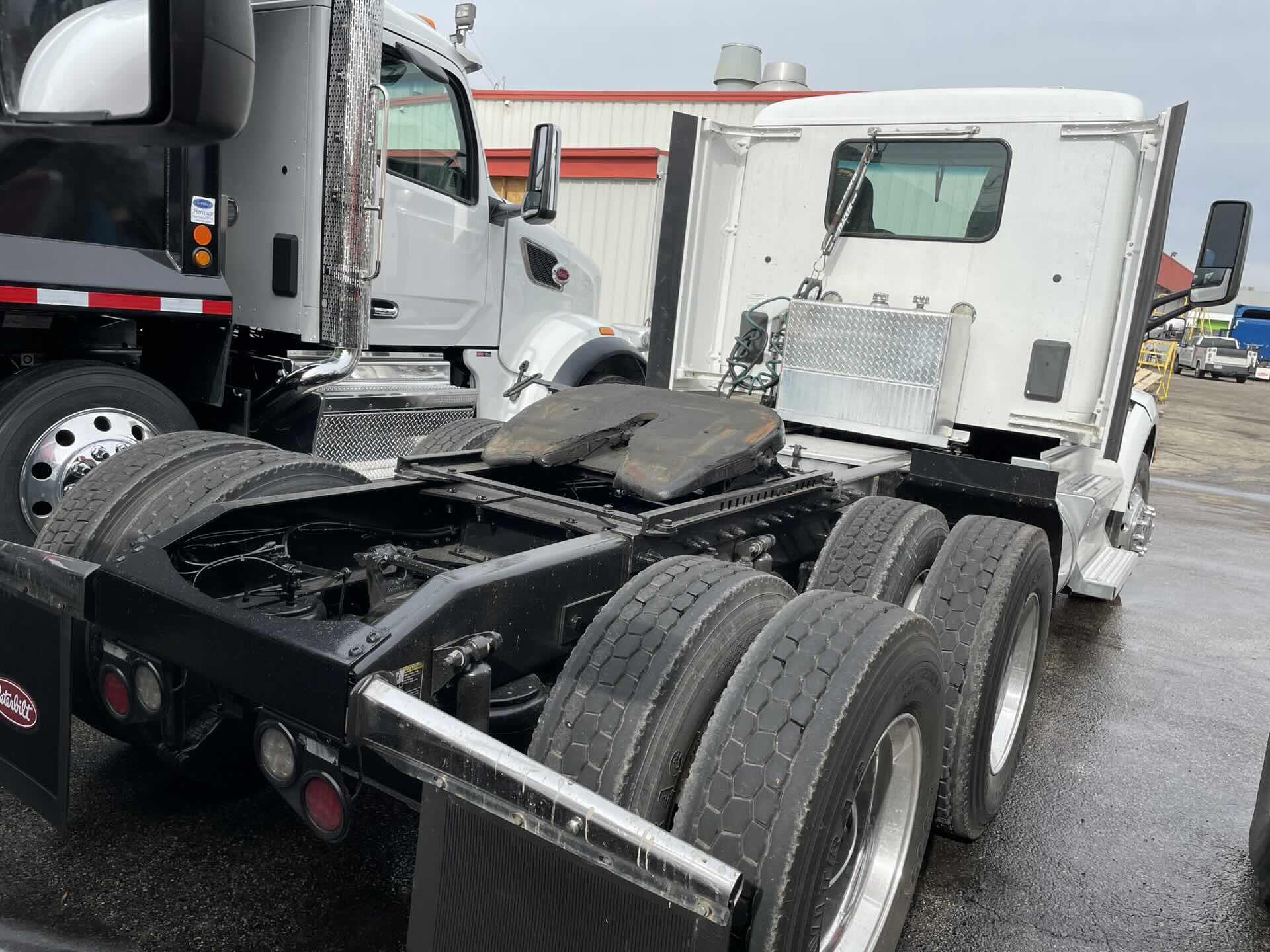 2019 Peterbilt 579 - image 4