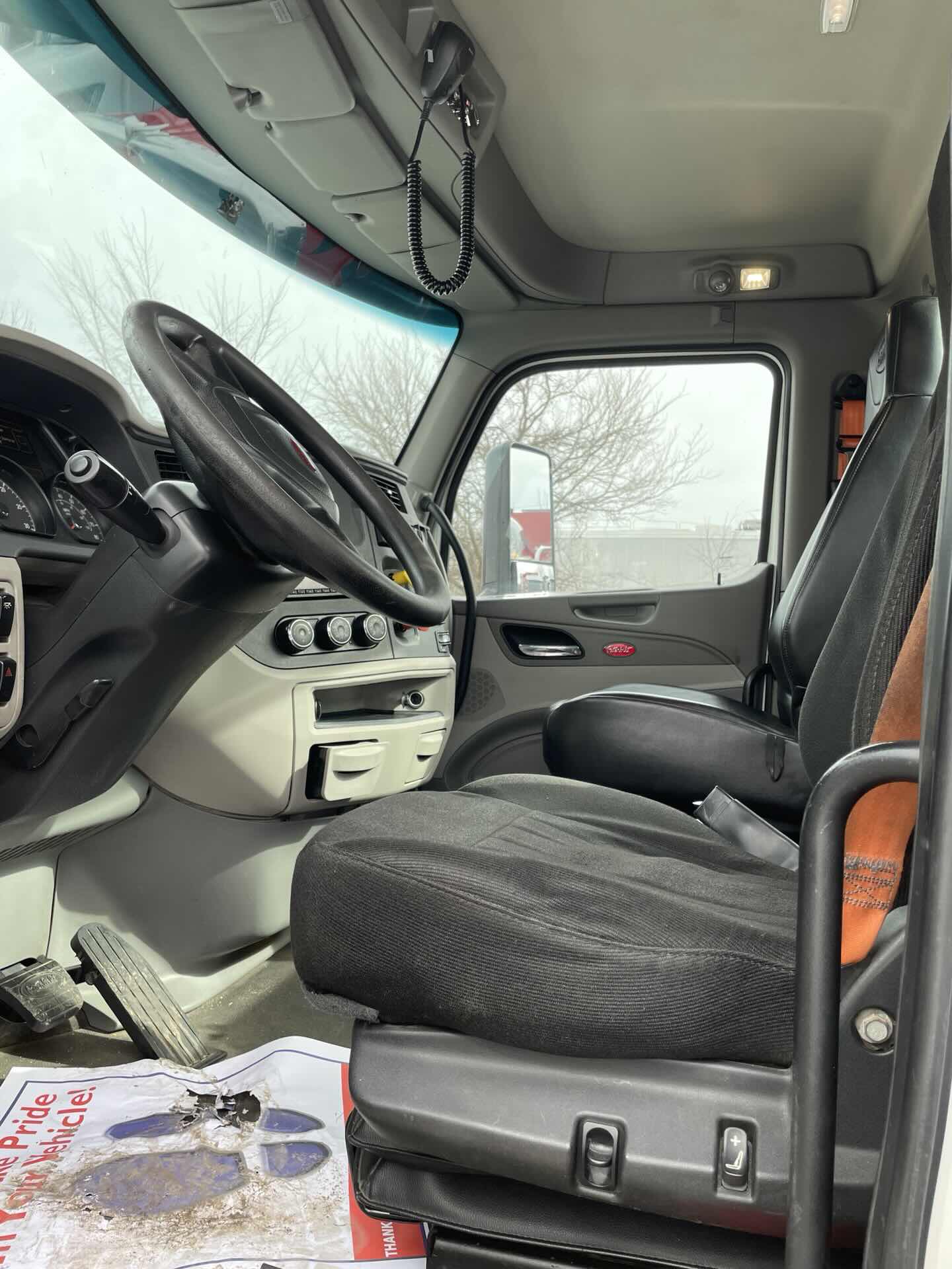 2019 Peterbilt 579 - image 11