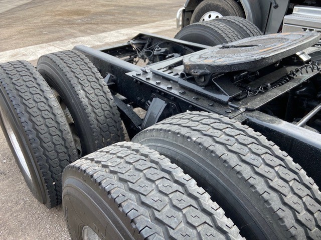 2016 Kenworth - image 2