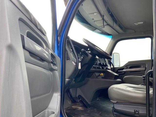 2018 Kenworth T880 - image 17