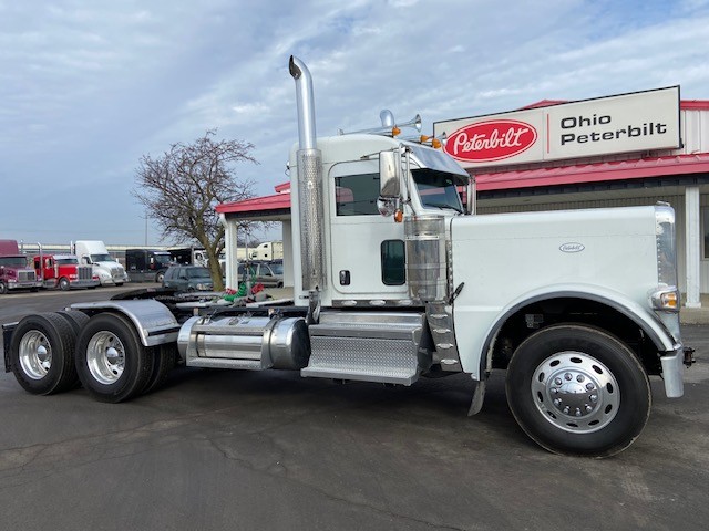 2023 Peterbilt 389