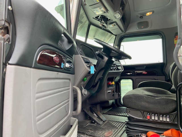 2023 Peterbilt 389 - image 13