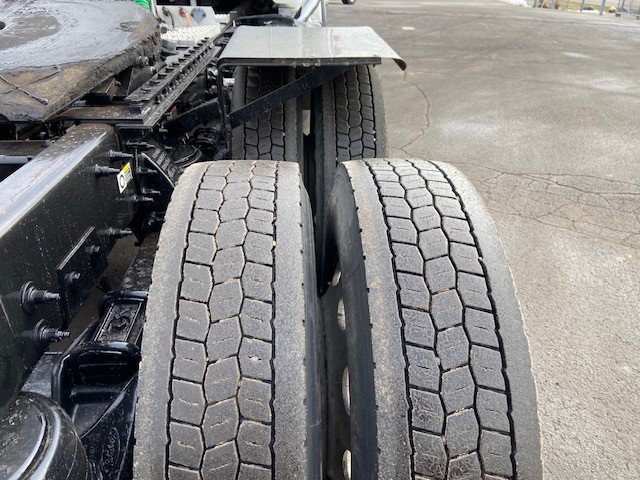 2023 Peterbilt 389 - image 14