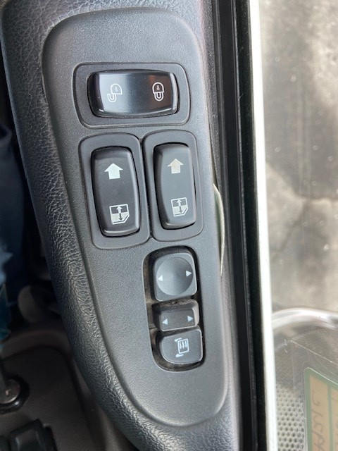 2023 Peterbilt 389 - image 17