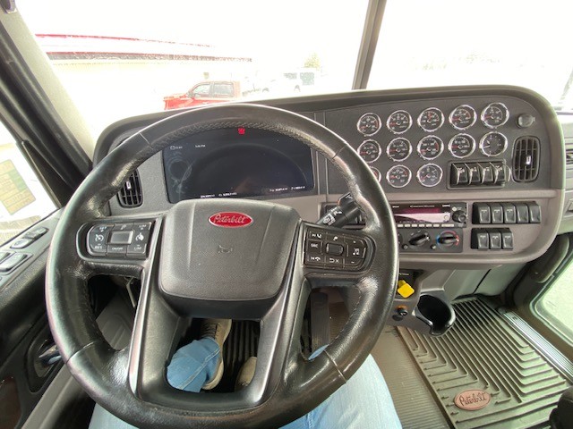 2023 Peterbilt 389 - image 18