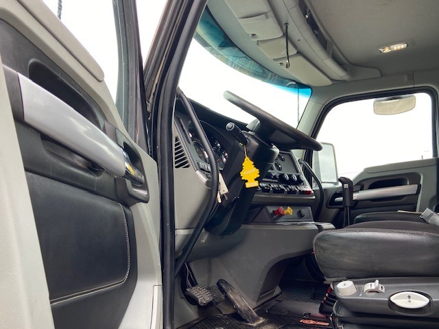 2021 Kenworth T880 - image 6