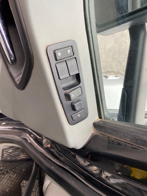 2021 Kenworth T880 - image 17