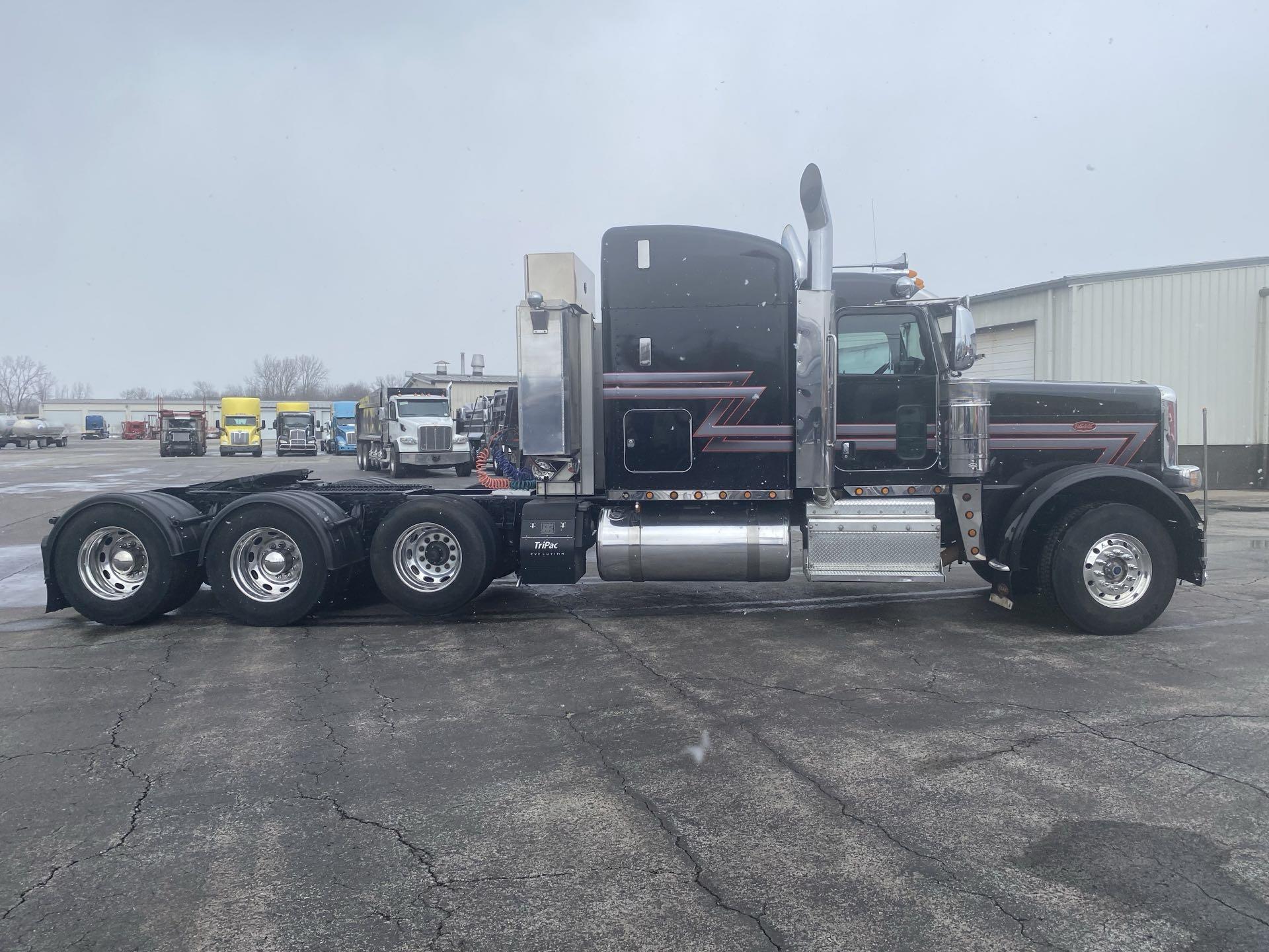 2015 Peterbilt 389 - image 7