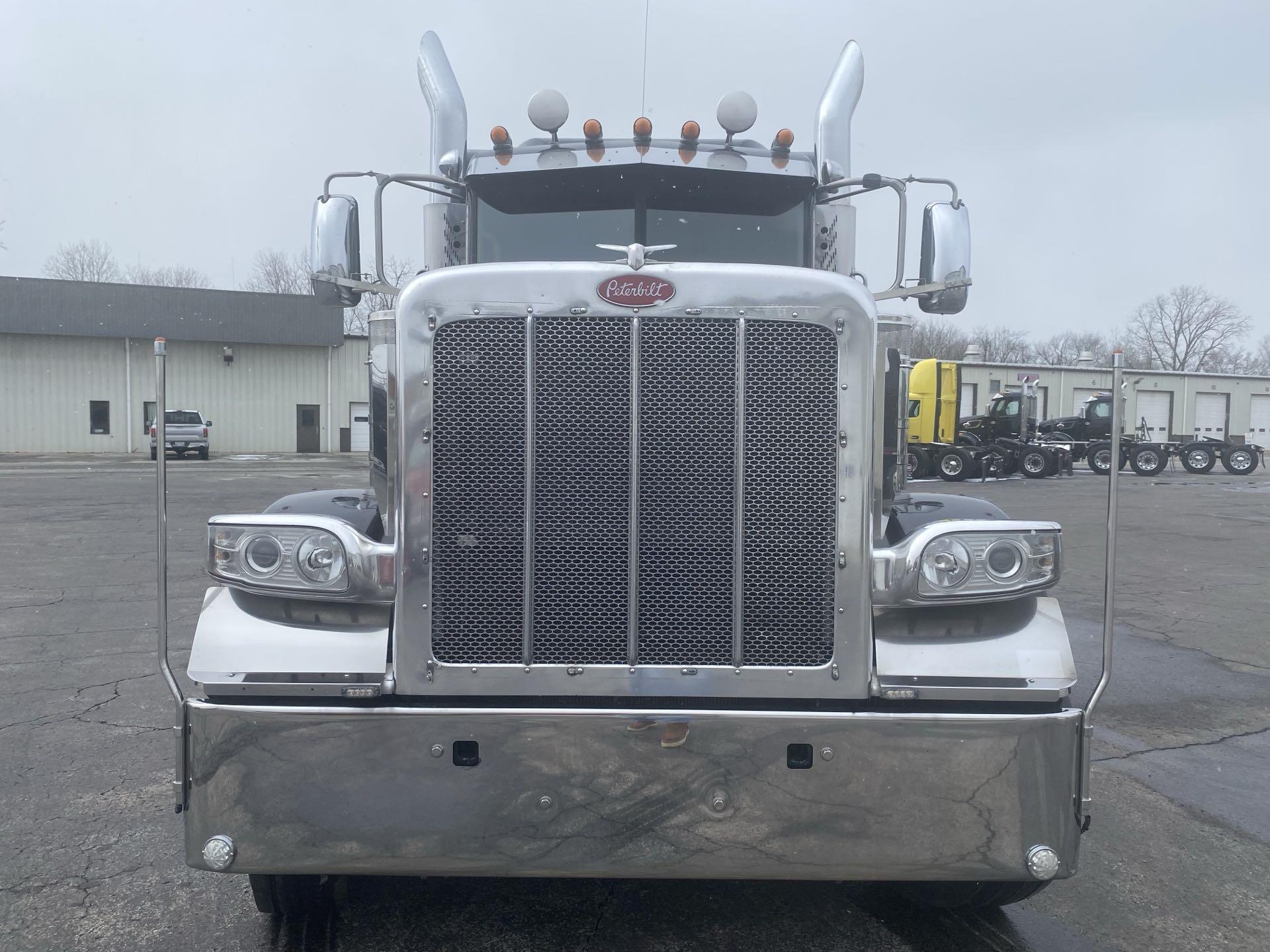 2015 Peterbilt 389 - image 3