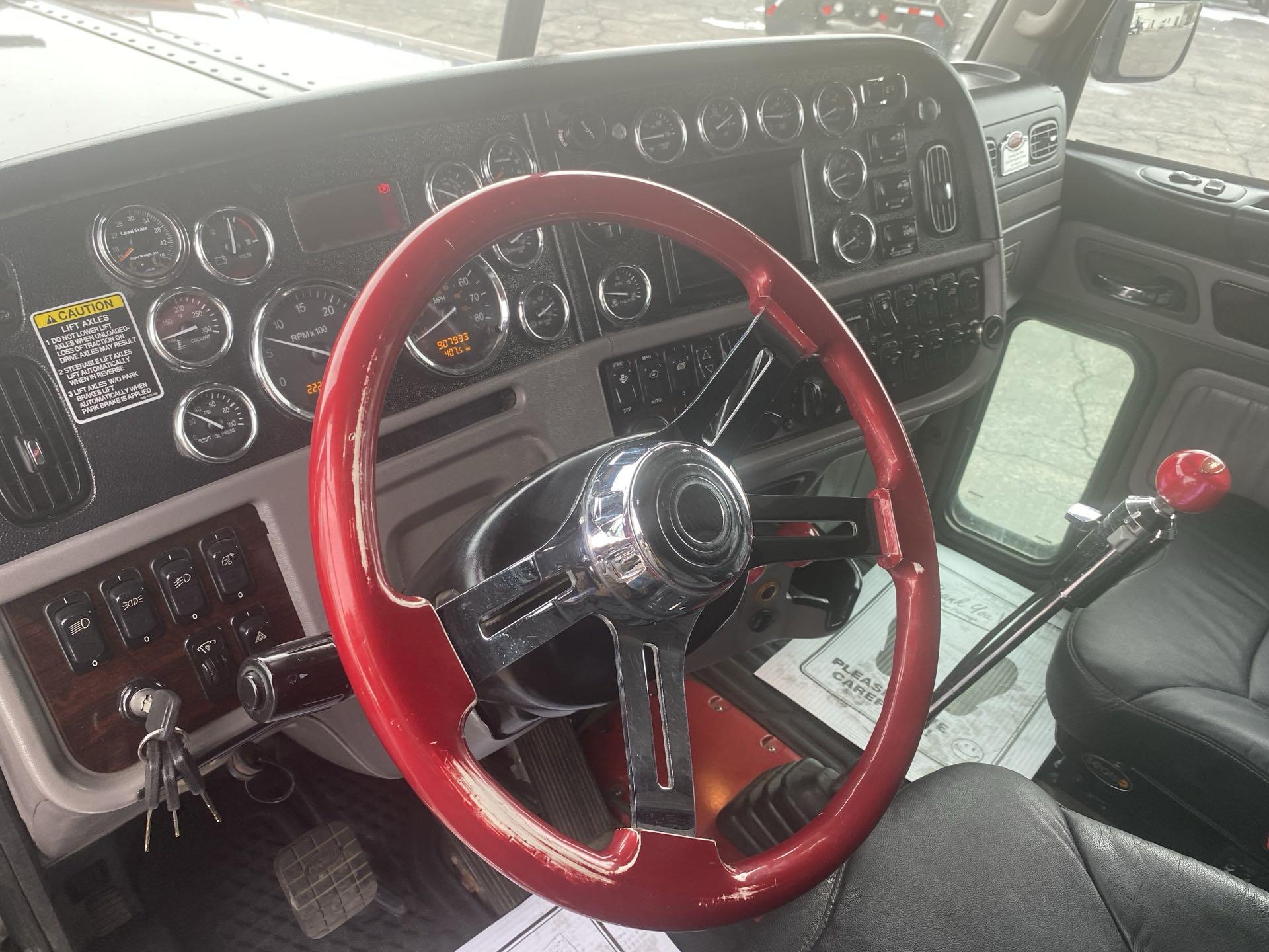 2015 Peterbilt 389 - image 12