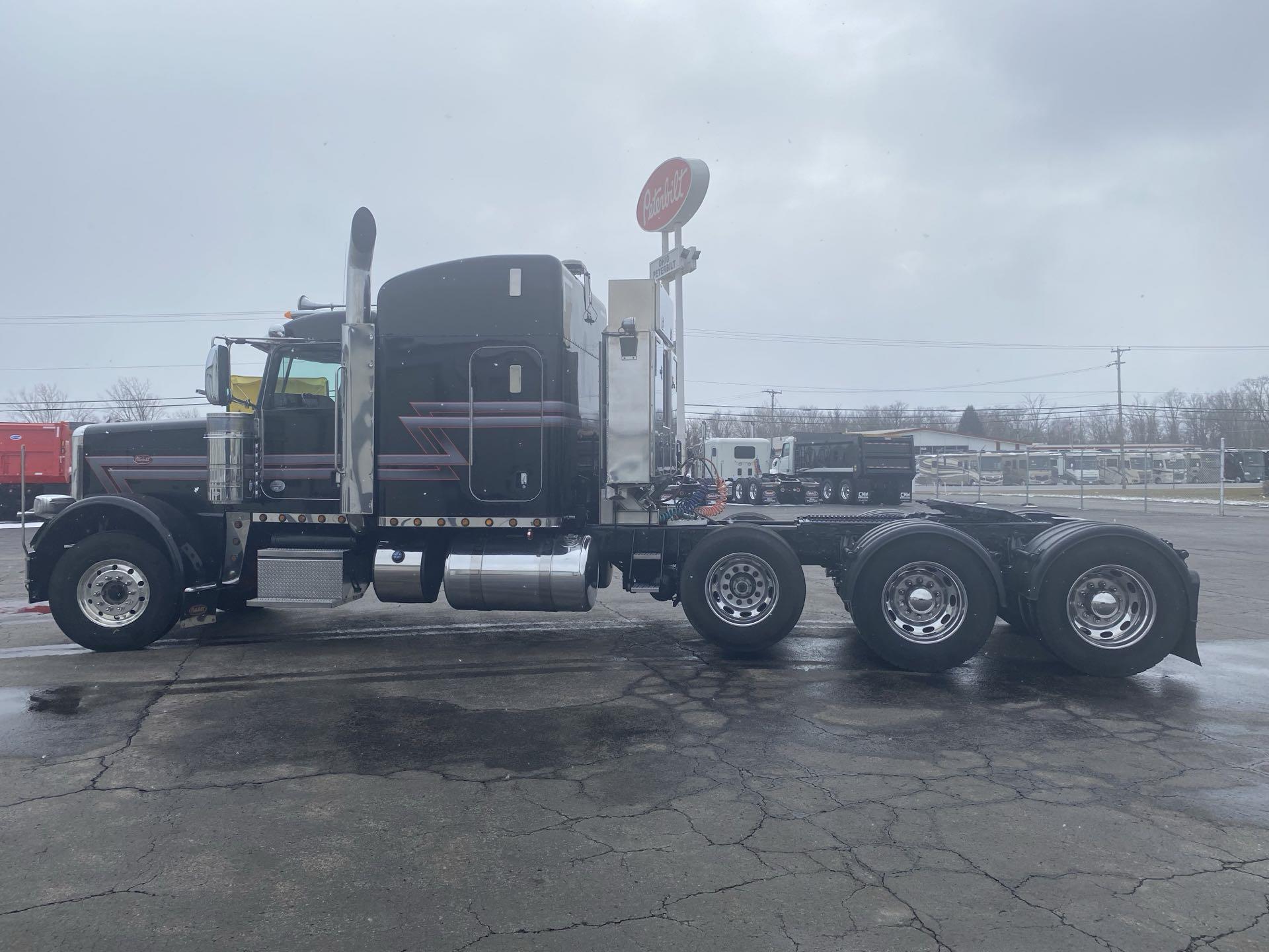 2015 Peterbilt 389 - image 4