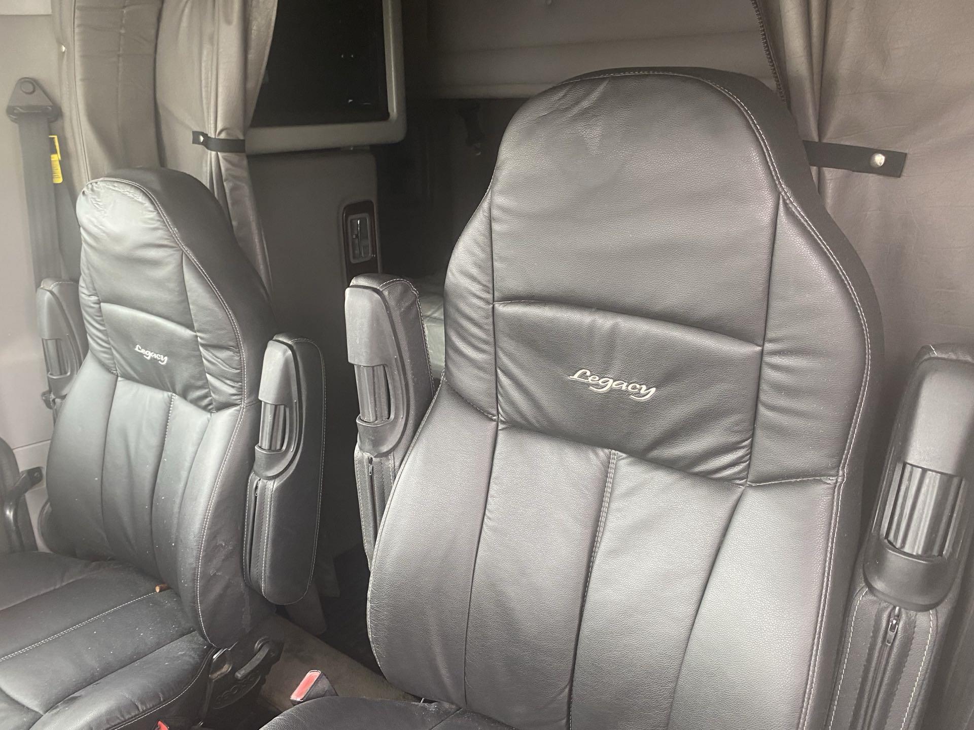 2015 Peterbilt 389 - image 13