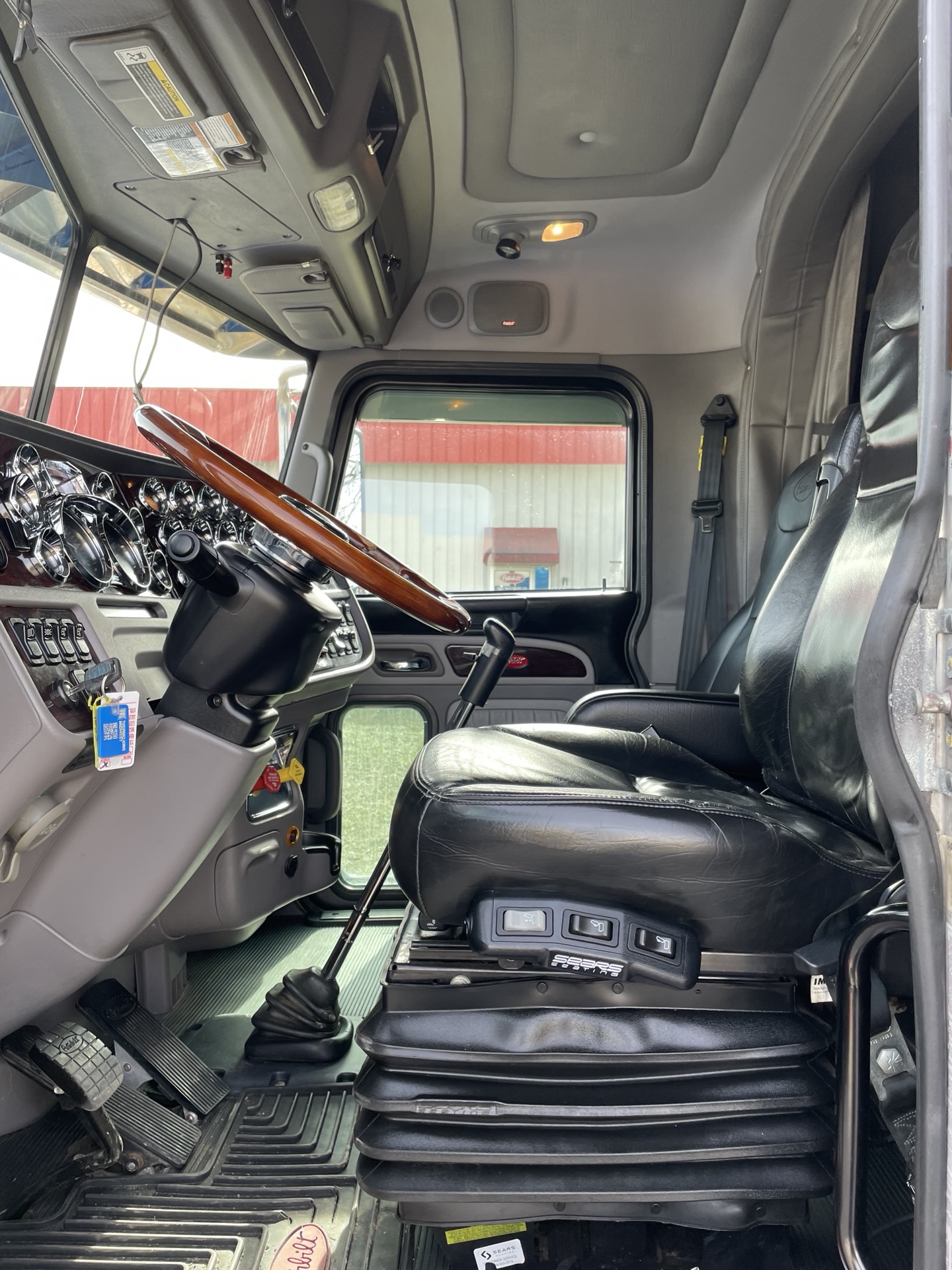 2022 Peterbilt 389 - image 12