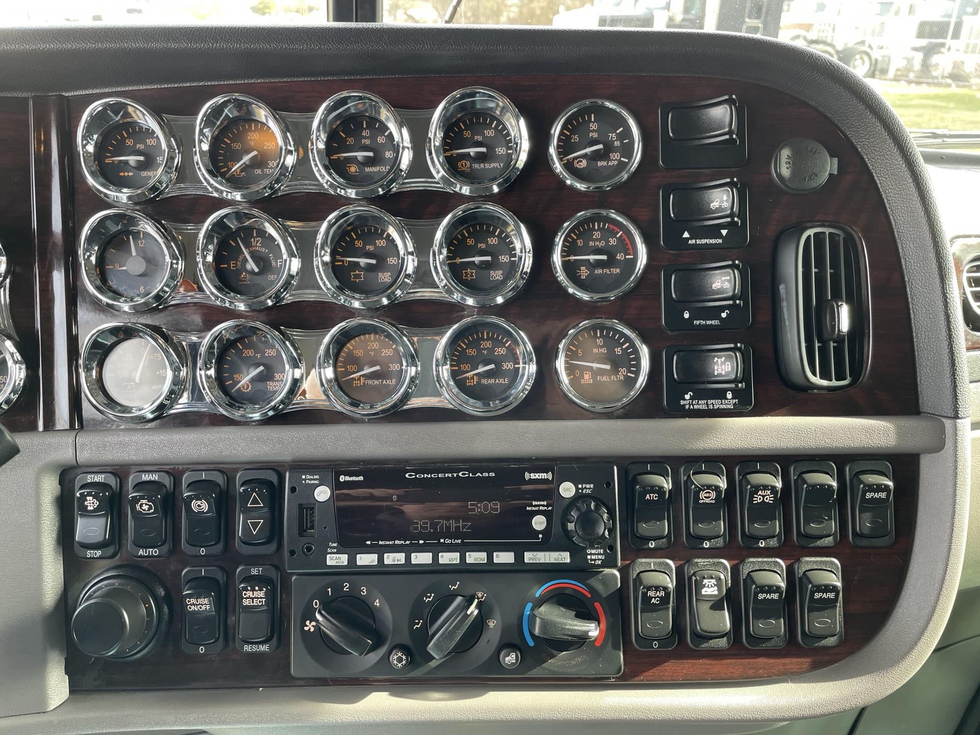 2022 Peterbilt 389 - image 15