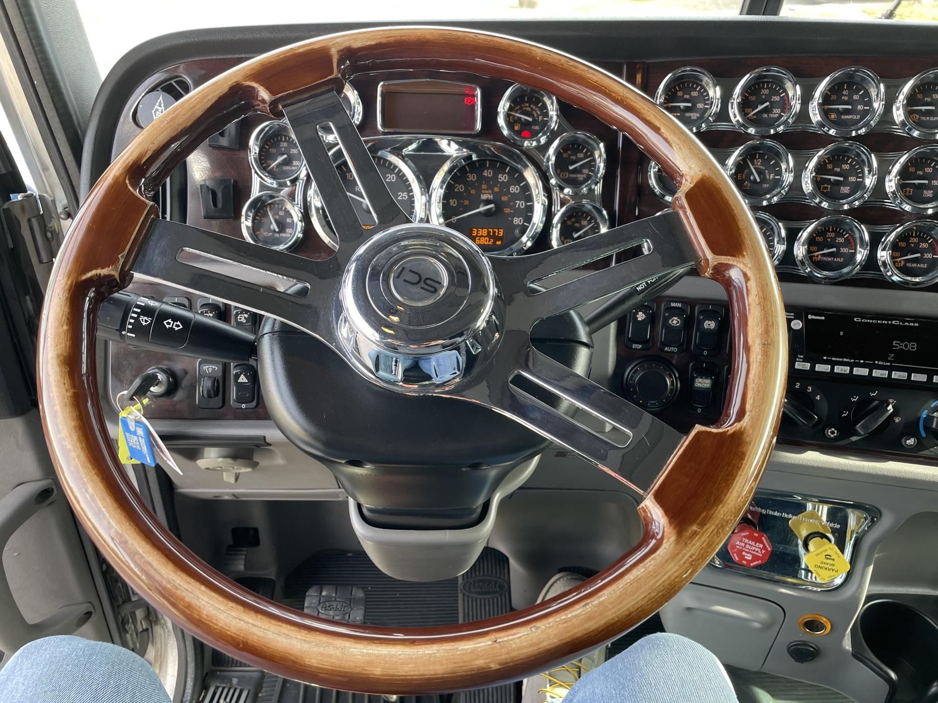 2022 Peterbilt 389 - image 14