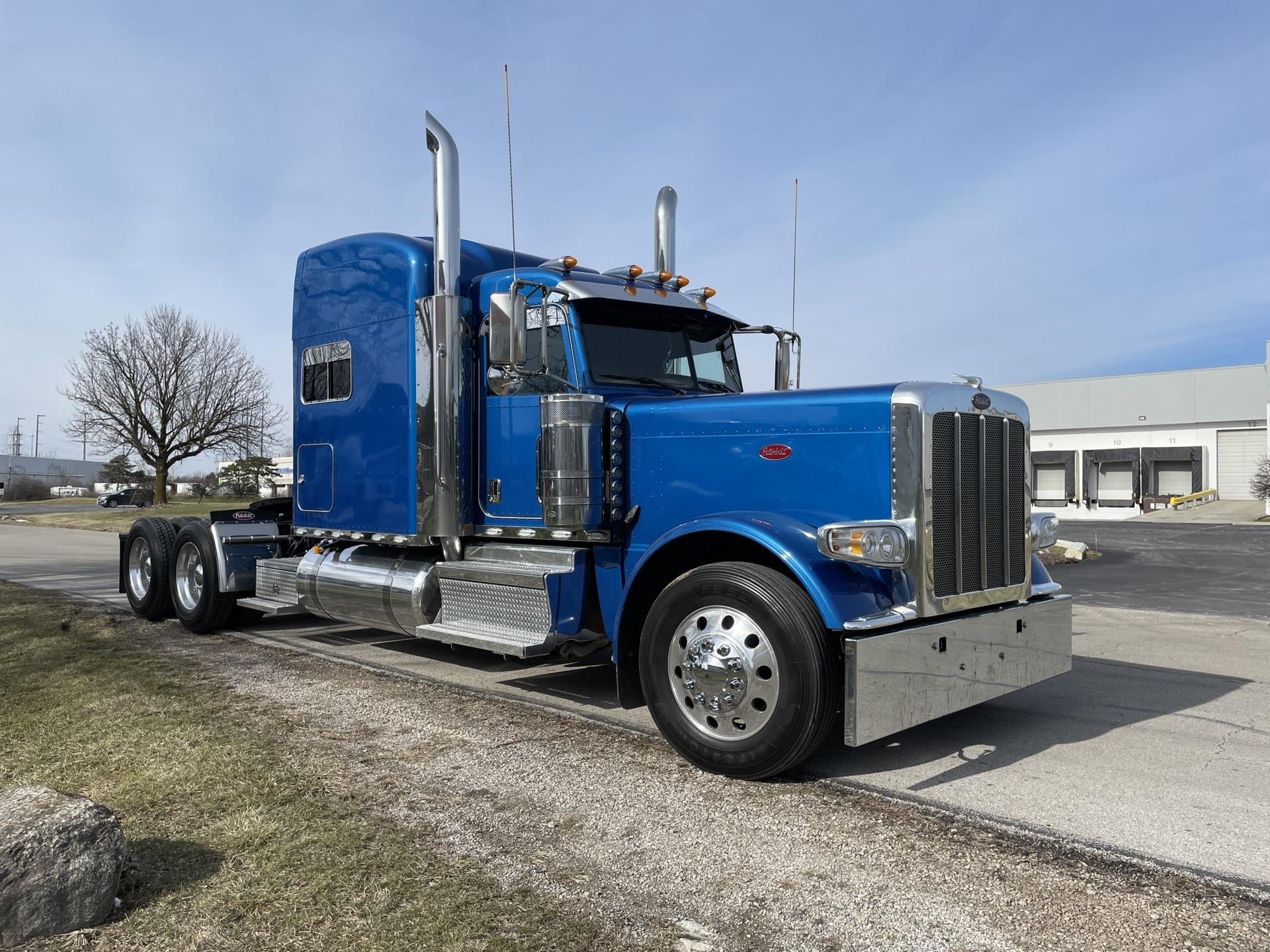 2022 Peterbilt 389 - image 2