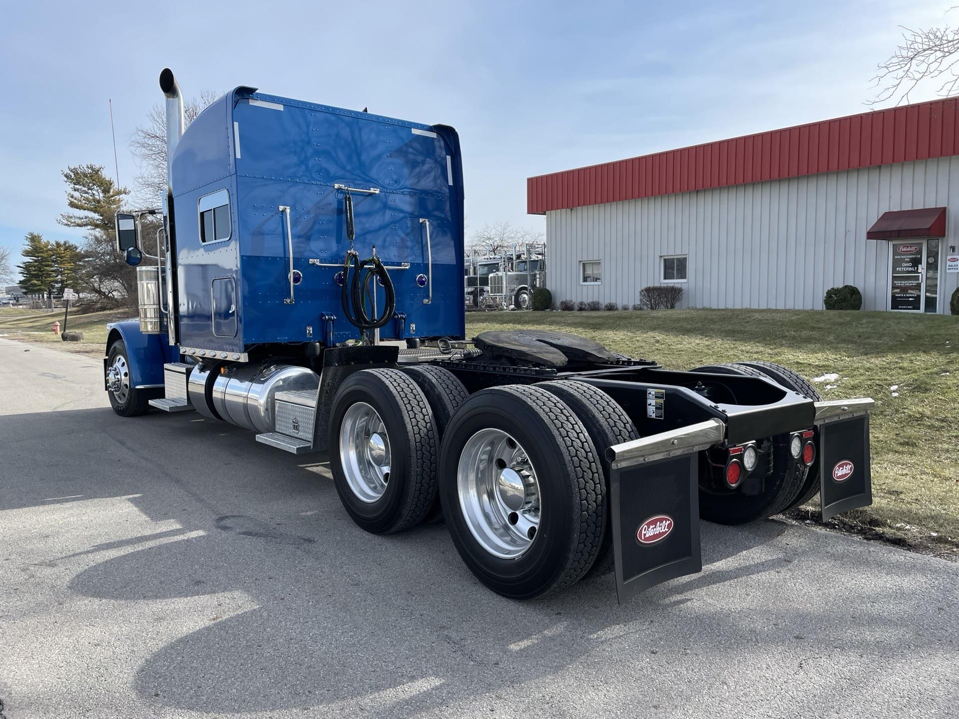 2022 Peterbilt 389 - image 4