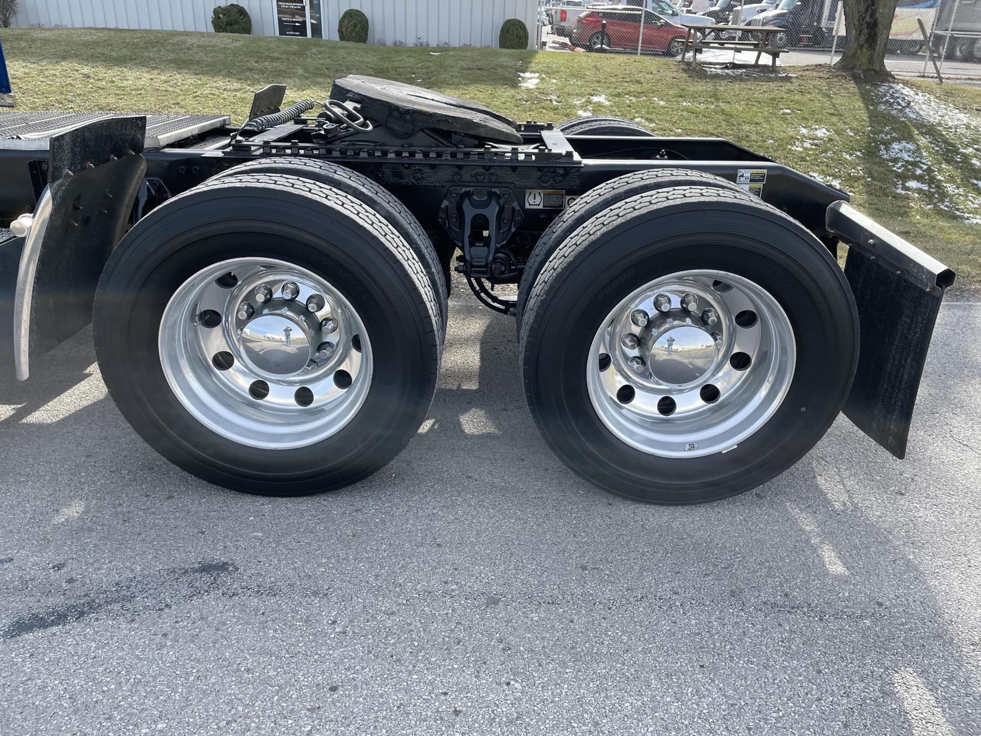 2022 Peterbilt 389 - image 5