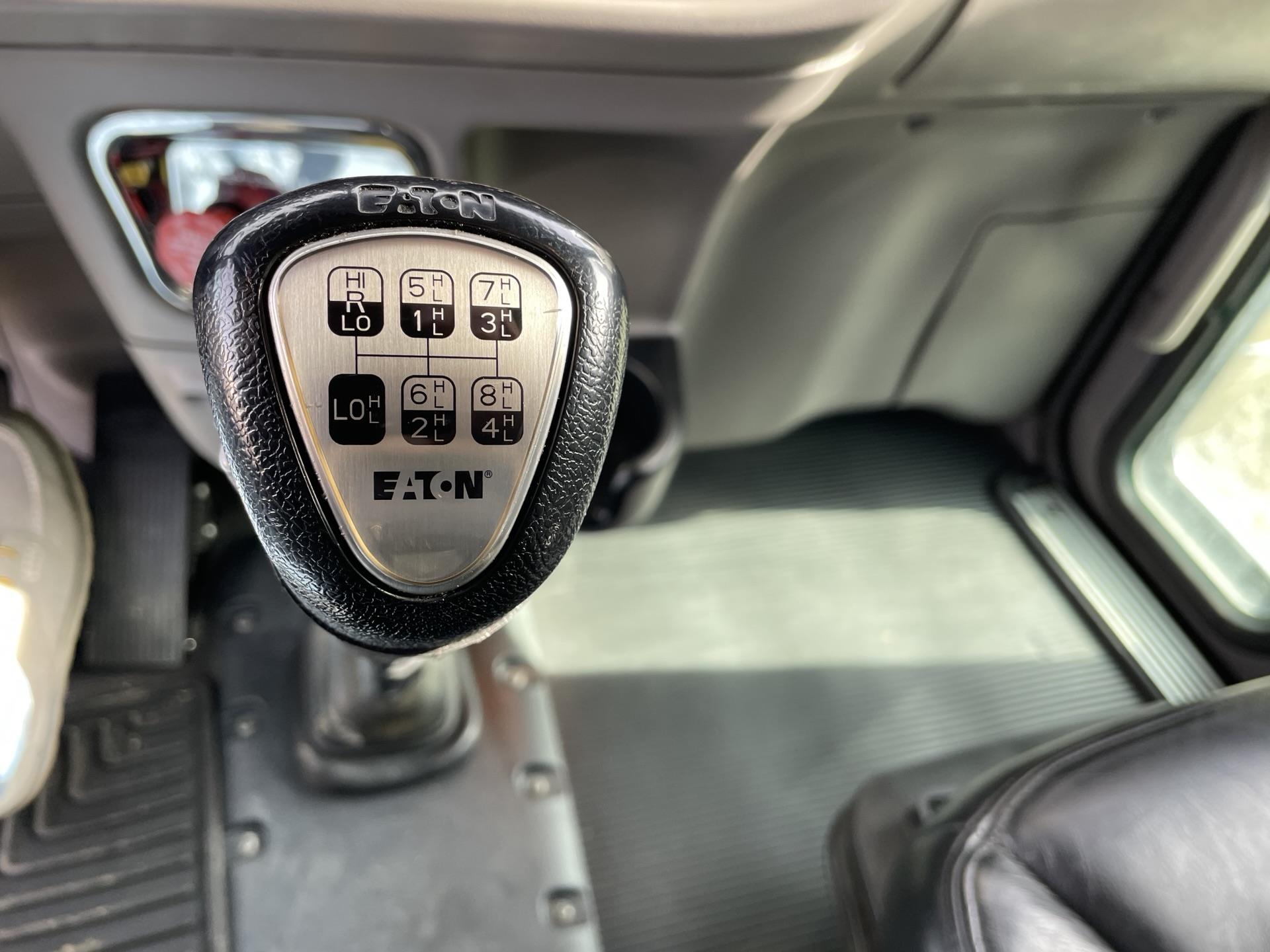 2022 Peterbilt 389 - image 16