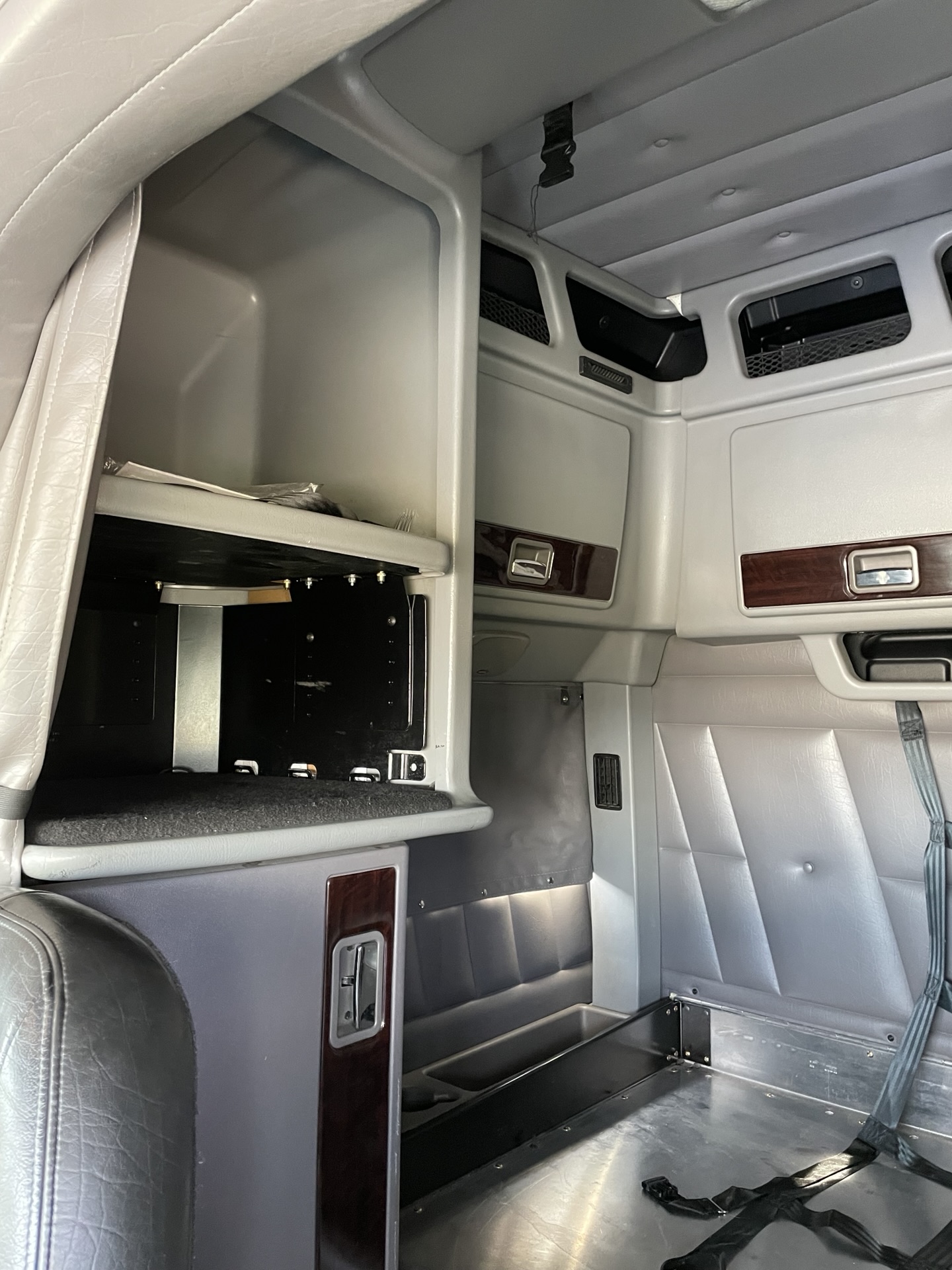 2022 Peterbilt 389 - image 18