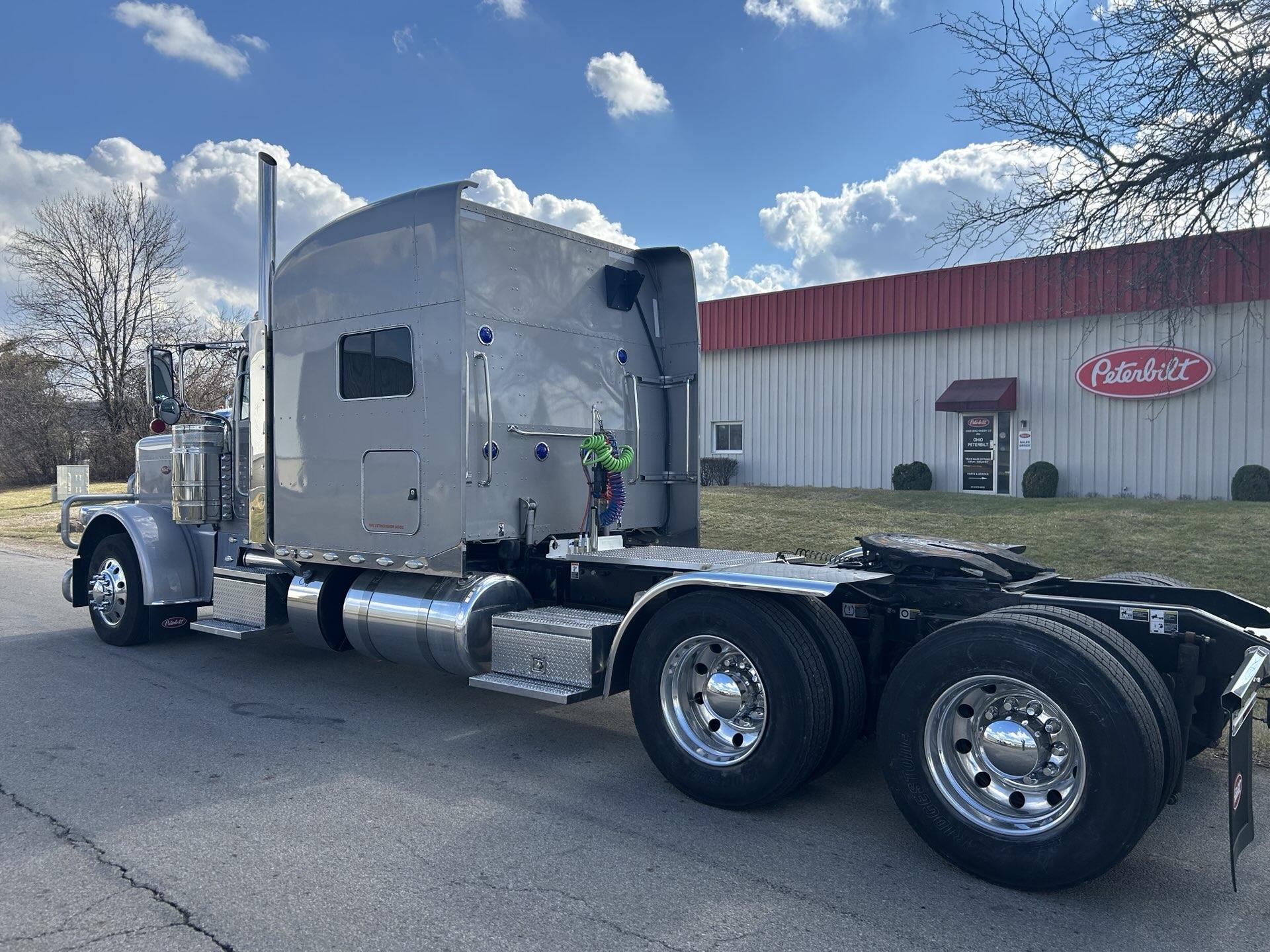 2022 Peterbilt 389 - image 3