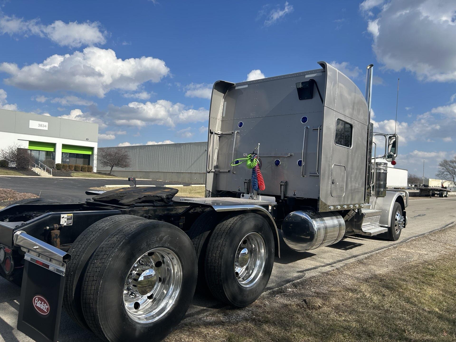 2022 Peterbilt 389 - image 4